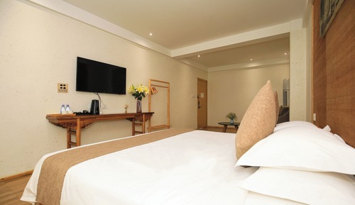 Superior Double Room with Bathtub
