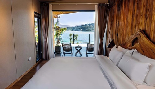 Luxury Suite, Lake View