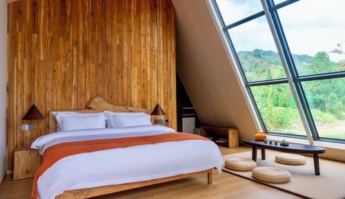 Standard Chalet, Lake View