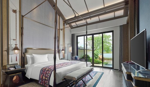 Lakeview Courtyard Terrace King Bed Single Bedroom Villa