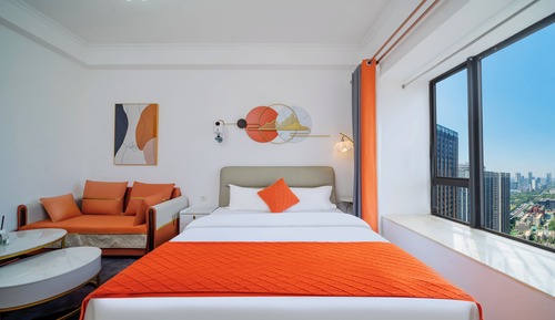 Classic Studio, 1 Queen Bed, City View