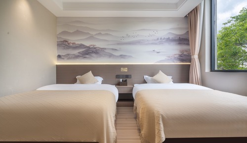 Standard Twin Room, City View