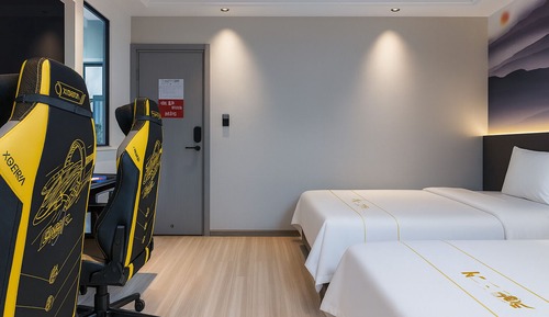 Senior Twin Room, City View