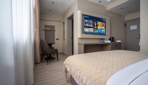 Classic Studio Suite, City View
