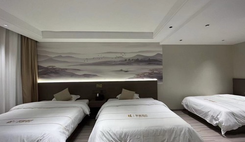 Family Studio Suite, City View