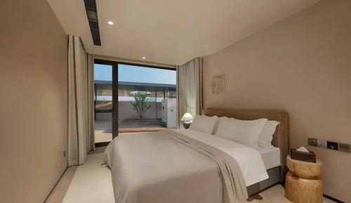 Basic Studio Suite, Courtyard View