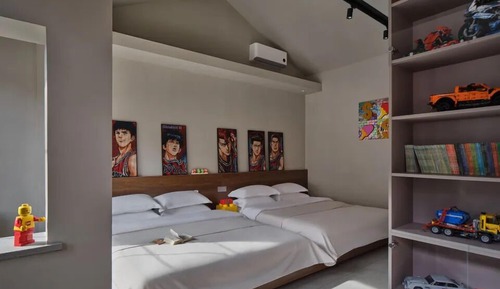 Signature Studio Suite, Courtyard View