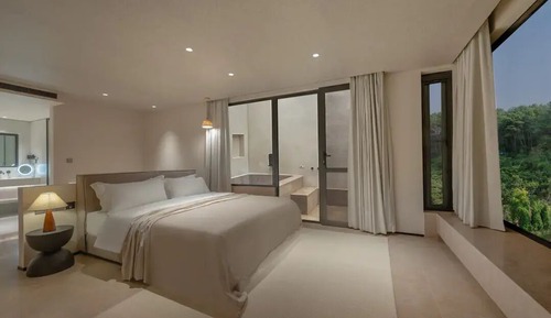 Standard Studio Suite, Courtyard View