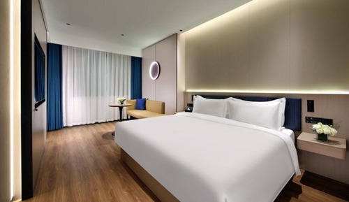 DELUXE QUEEN ROOM