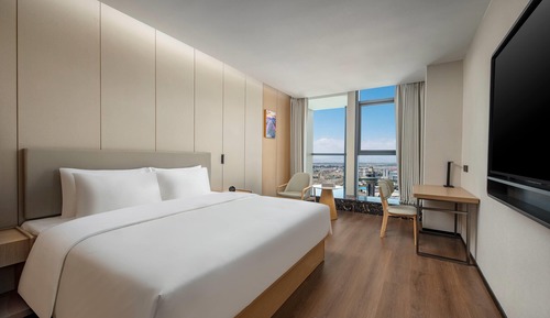 Deluxe Room, 1 King Bed, Non Smoking