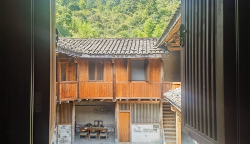 Senior Twin Room, Hill View