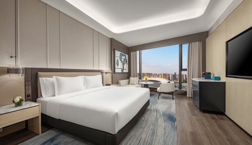 Standard Room, 1 King Bed, Club Lounge Access