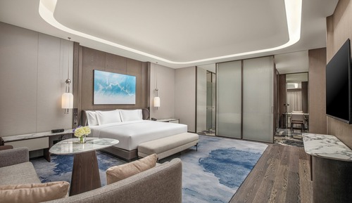 Royal Suite, 1 King Bed, Club Lounge Access (Dining Area)