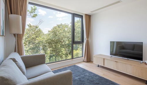 Romantic Suite, Hill View