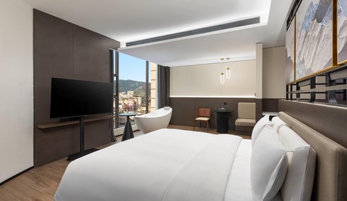 Deluxe Suite, 1 King Bed, Non Smoking