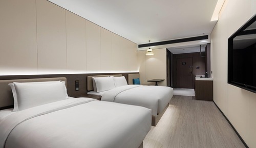 Deluxe Room, Multiple Beds, Non Smoking