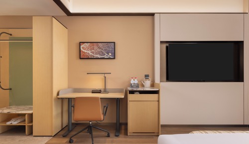 Room, 1 King Bed, River View (Guest)