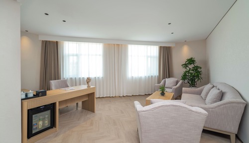 Deluxe Suite, 1 King Bed, Non Smoking