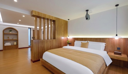 Panoramic Suite, Hill View