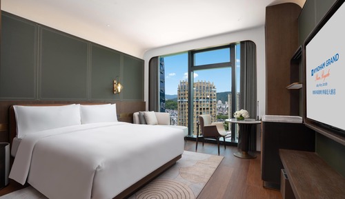 Executive Room, 1 King Bed, River View