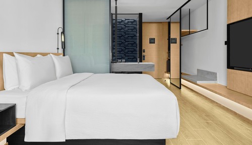 Comfort Room, 1 King Bed, City View