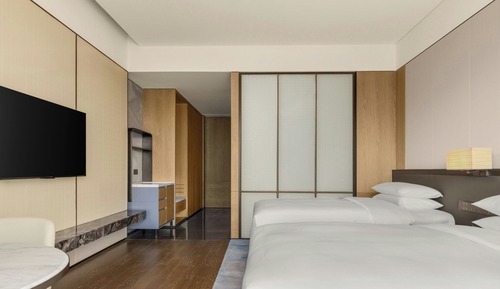Deluxe Room, 2 Twin Beds, City View