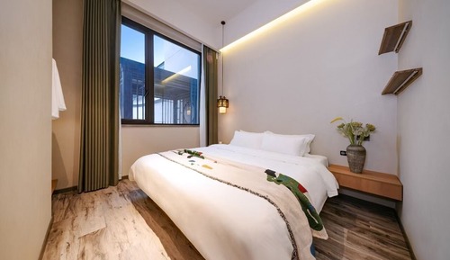 Design Villa, 3 Bedrooms, Balcony, Courtyard View