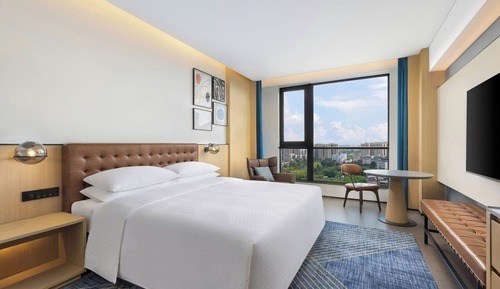 Premium Room, 1 King Bed, City View