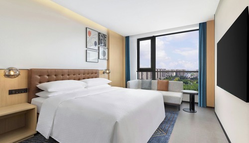 Junior Suite, 1 King Bed, City View