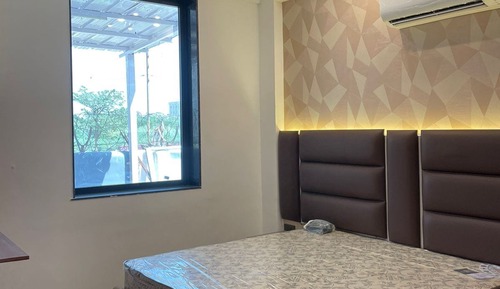 Deluxe Suite, City View