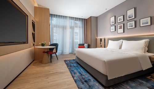 1 King Standard Extra Floor Space