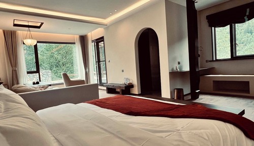 Superior Double Room, Balcony, Hill View