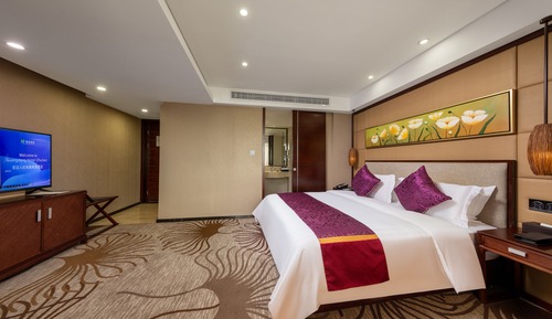 Deluxe Room, 1 King Bed