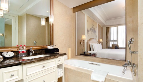 Superior Room, 1 King Bed