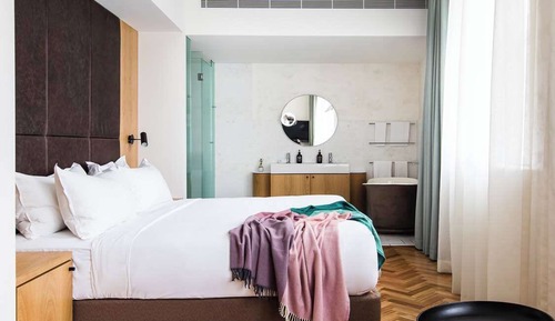 Room (Abercrombie)