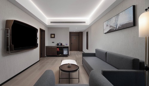 Yuehua Suite