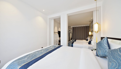Design Quadruple Room