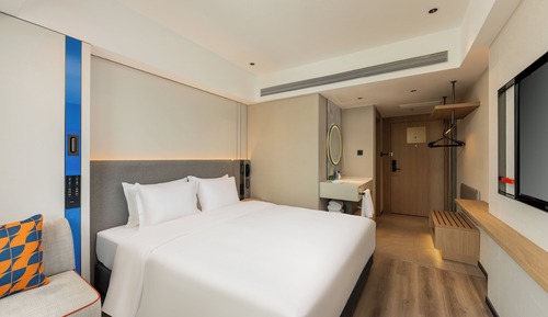 Standard Room, 1 King Bed