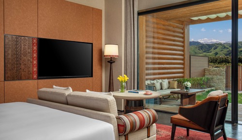 Standard Room, 1 King Bed (Grassland Courtyard Access)