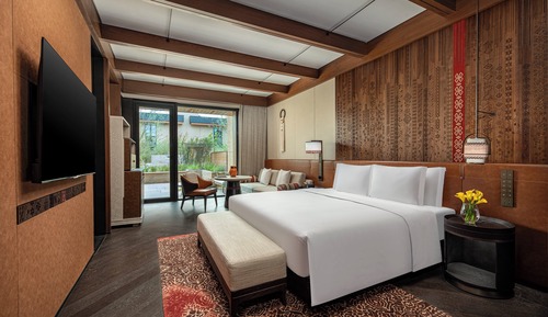 Standard Room, 1 King Bed (Courtyard Access)