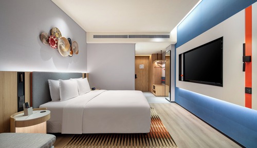 Standard Room, 1 King Bed (Grassland View)