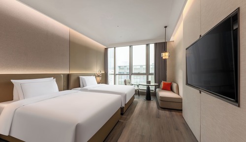Luxury Twin Room, City View