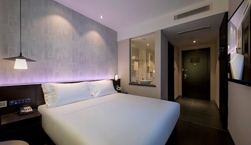 Chic Queen Room