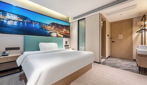 Senior Single Room, 1 Queen Bed, Ensuite