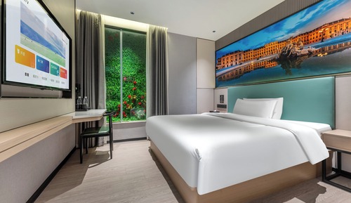 Signature Single Room, 1 Queen Bed, No Windows