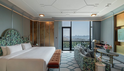 Premier Room, Lakeview