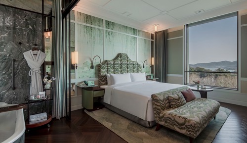 Serenity Suite, Lakeview