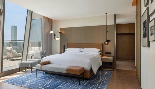 Club Studio Suite, 1 King Bed, Balcony