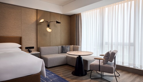 Club Room, 1 King Bed, Bay View