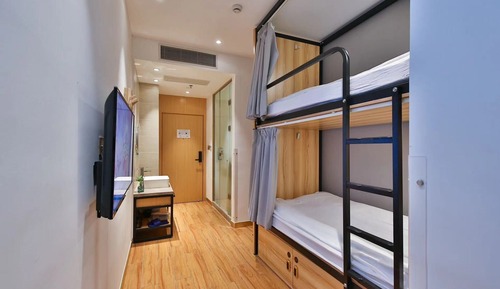 Senior Double Room Single Use, Women only